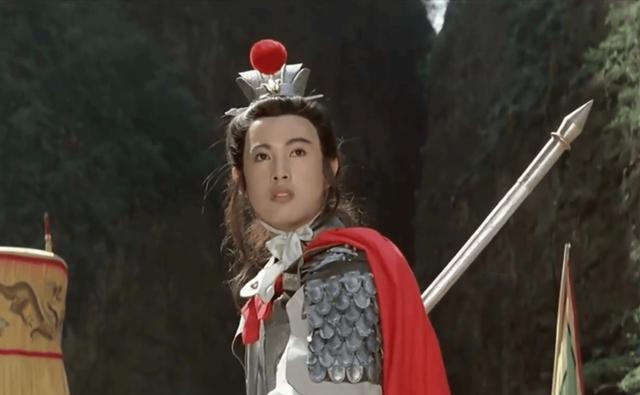 隋唐更迭，乱世烽烟四起，英雄辈出。第一条枪，是南阳侯伍云召的九曲梅花亮银枪。