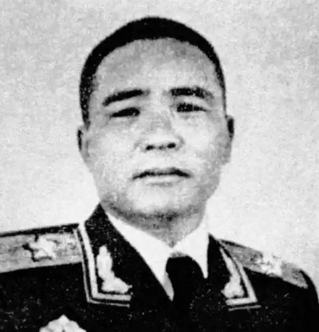 1950年，恩施军分区司令员王定烈乘车去剿匪，途中得知参谋在出发前打了电话，感