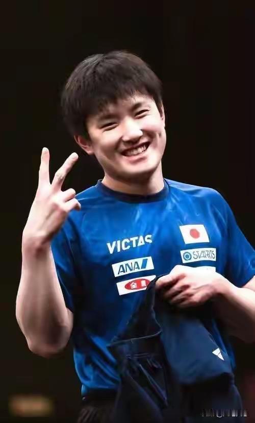 张本智和世界排名来到了第二位，可是被世界第一的王楚钦落下4千多分，这回他非常低调