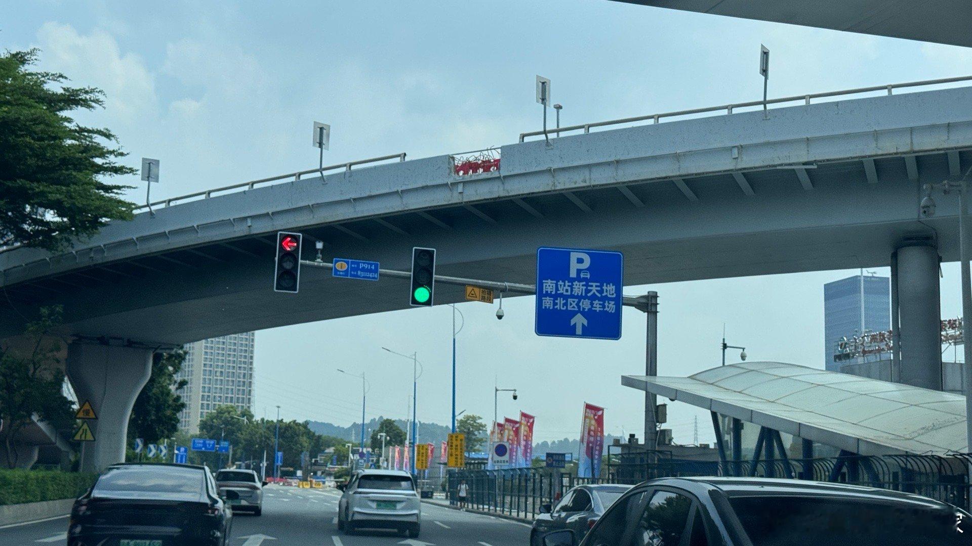 我想知道，这个高铁站匝道桥曾经发生过什么🤔​​​