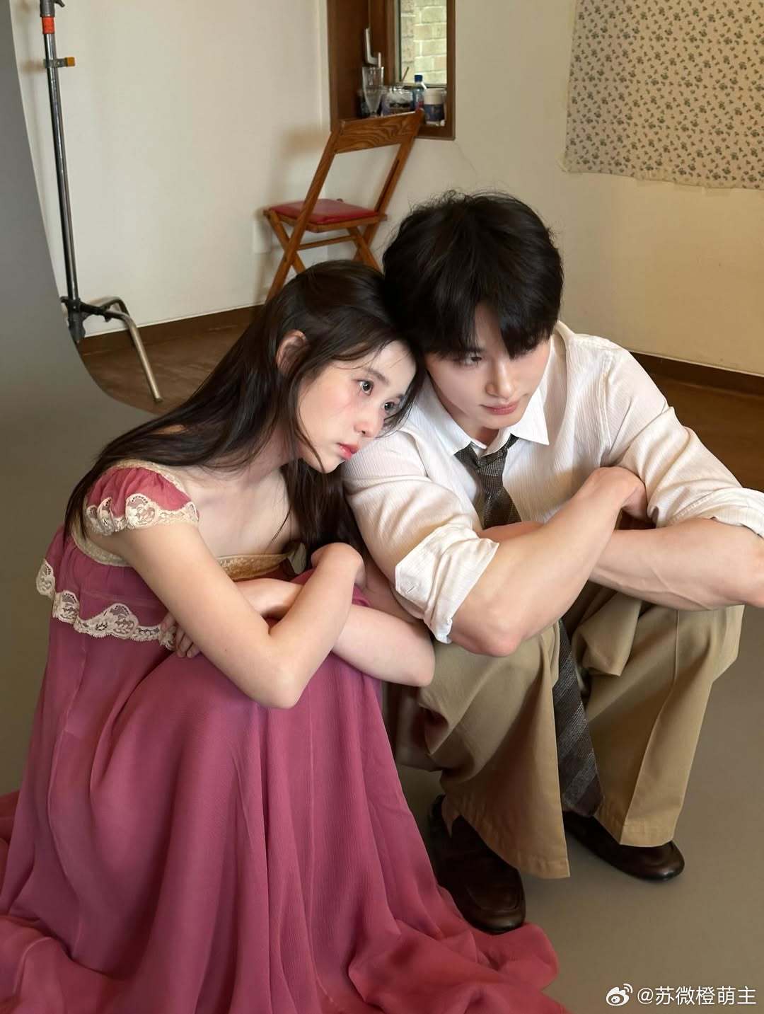 21世纪大君夫人IU更新和边佑锡的Elle杂志拍摄花絮好清新好春天的大君夫妇