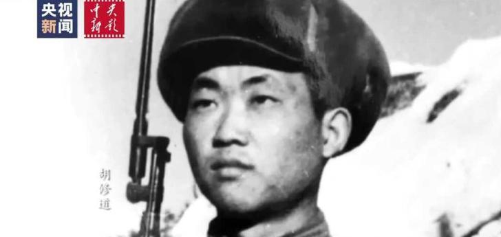 1952年的上甘岭战场，硝烟弥漫，战况惨烈，就在志愿军总部焦灼地等待着战报时，一