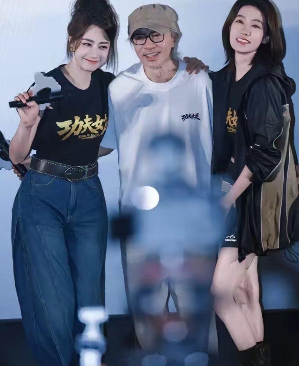 张小斐零片酬拍《功夫女足》，胆子是真大。帮她算笔账。票房20亿的话，周星驰拿走约