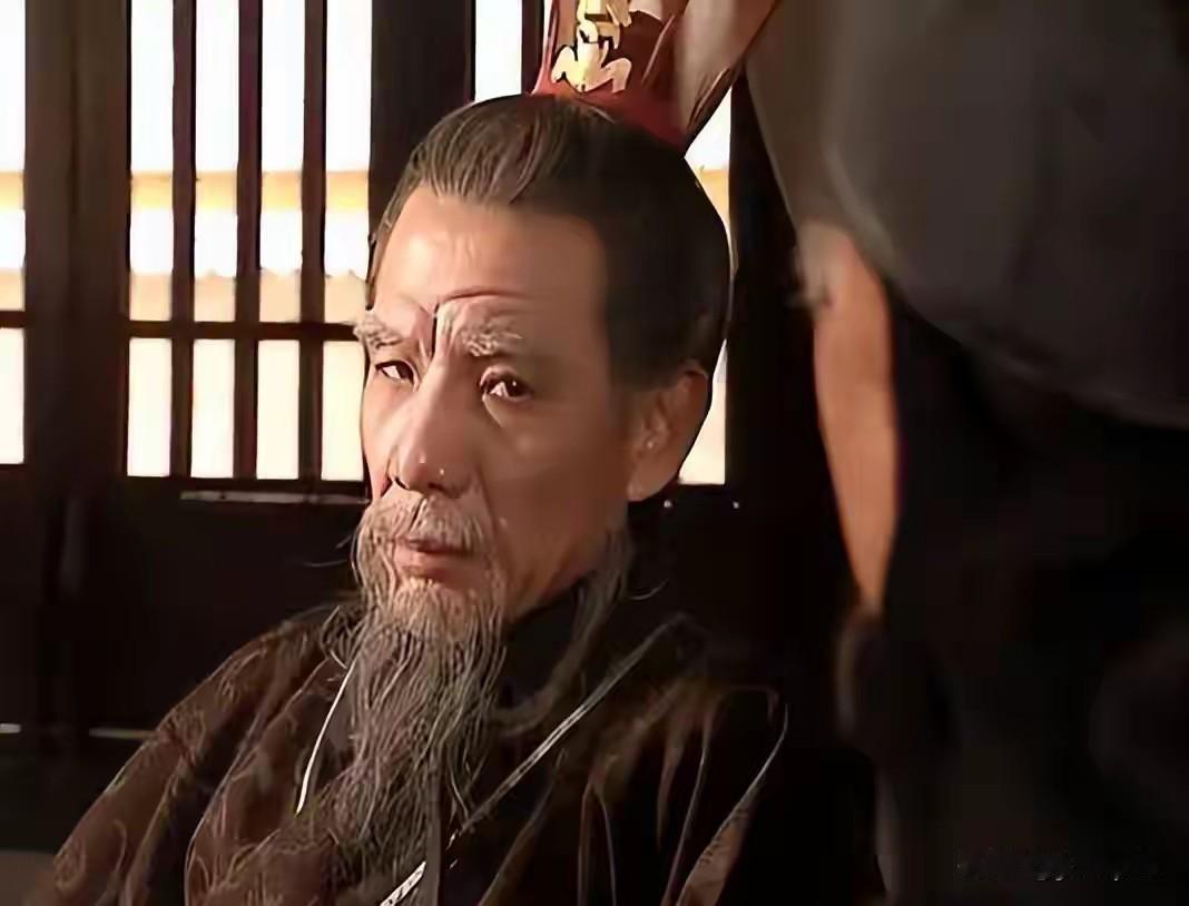 横店那个凌晨三点起来抢戏的群演，一个月能接到活的不到十天。而三十年前拍一部戏，全