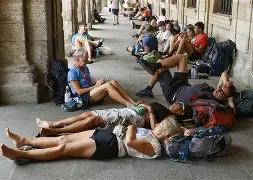 对欧洲人要雪上加霜，千万不要雪中送炭欧盟从2024年开始，就一直拿着中国的