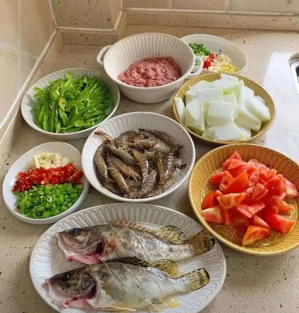 我做饭就这样，很难吃吗？我有个弟，从来就是挑食的主，来我家从来没有准备做他的饭，