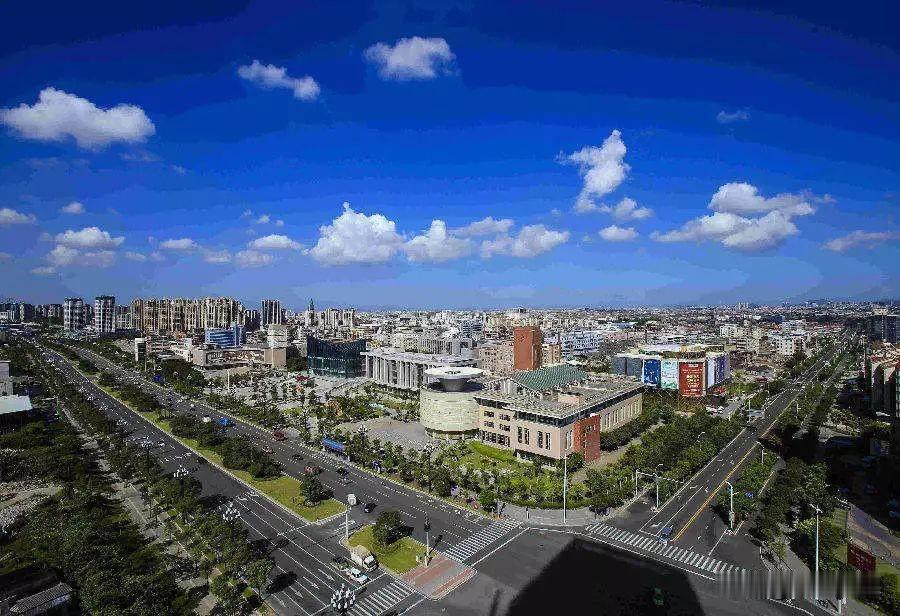 读者询问，为什么干部拟任县市区政府正职，只说人选不写具体职务和地名？原因有三，概