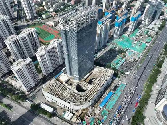济南万象汇，主体结构已经建成了，即将开展内部装饰。有人说万象汇年底开业，但