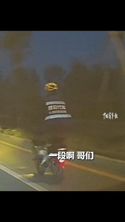 吉林长春的凌晨发生了一件耐人寻味的事情。一位车主正在赶往回家的路上，看见一位代驾