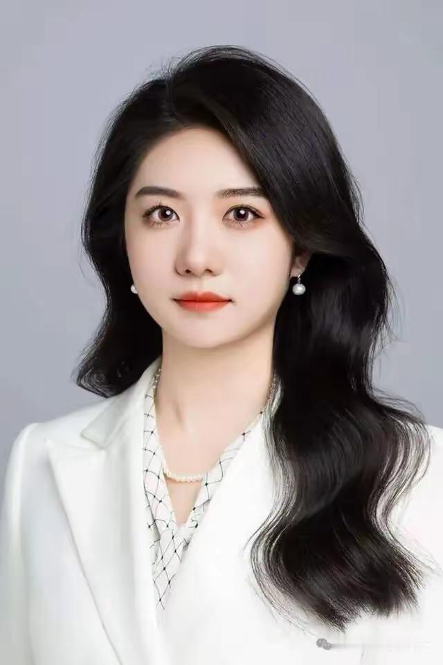 天妒英才31岁律师事务所合伙人资深经历，深耕法律行业容貌不输明星只可惜