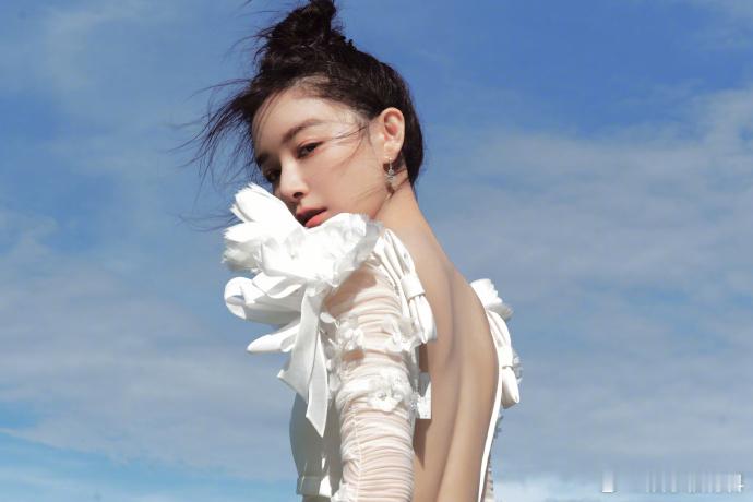 阚清子说乘风的38岁很丰盈阚清子38岁乘风写真岁月沉淀，愈发闪耀！阚清子说乘风