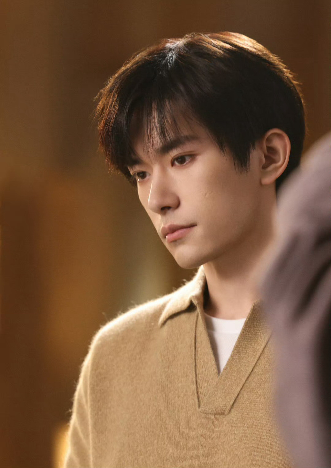 易烊千玺背后好多大牌《惊蛰无声》还没上映，品牌方们就已纷纷为易烊千玺“暗中布局