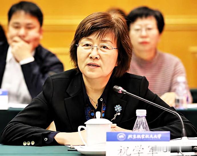 国家在研发东风-17时，发现导弹在飞行中，极易遭到外部干扰，所有人都建议增加反电