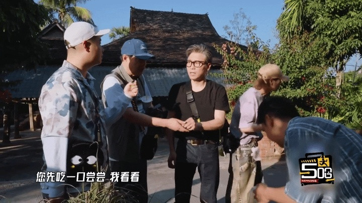 鹿晗耳根子果然很软鹿晗差点原地走回北京哈哈哈哈哈从“原地出走”到“原地跳脚”，鹿