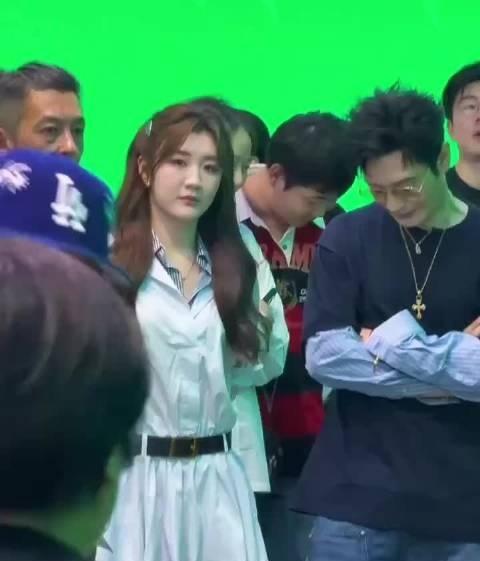 黄晓明、陈梦、陈冠希同框刷屏，梦幻联动在上海MOJO趣藏嘉年华上演，黄晓明携表妹