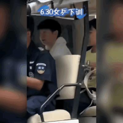 莎莎也是好起来了，今天下训居然有车车坐了！不过不是大头的红色大G，也不是她