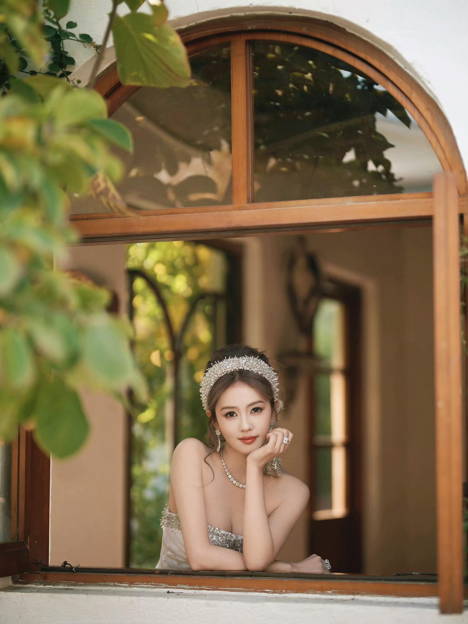 白鹿纯白抹胸高定白鹿✖️微博视界大会白鹿这一身JulienFournié