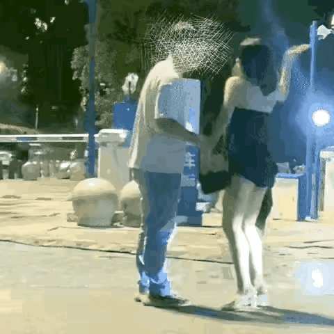 这样的爱情是真爱吗？女人何苦为难男人！