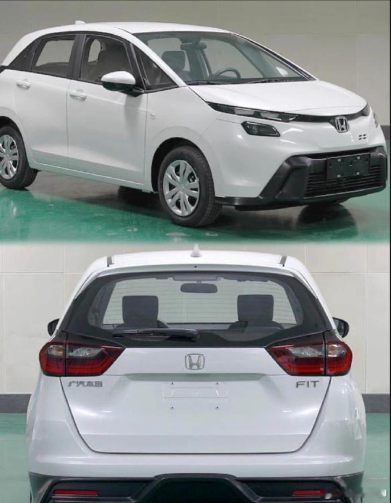 新款飞度马上就要上市了，就这么无声无息。看下这个造型，犀利的前脸+平平无奇的车身