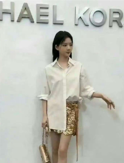 我丢，任敏好恐怖，大腿是我见过最细的了，快和小腿一般粗细了