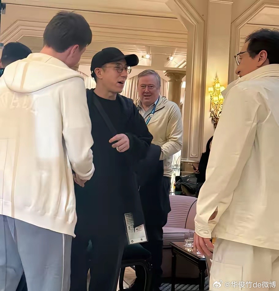 停下来看看！房祖名这后半生，剧情比电影还跌宕，也更讽刺。2014年，他因吸毒被抓