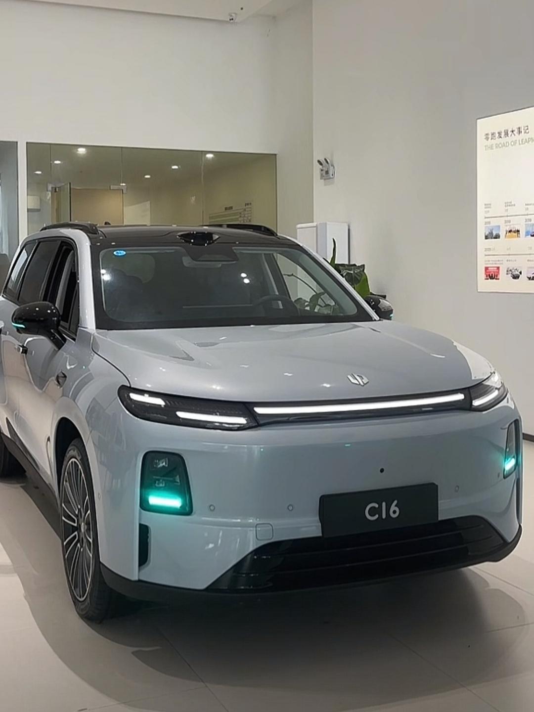 2027款零跑C16虽说刚上市没多久，但实车已经提前到店了，碰到新车我肯定是不会