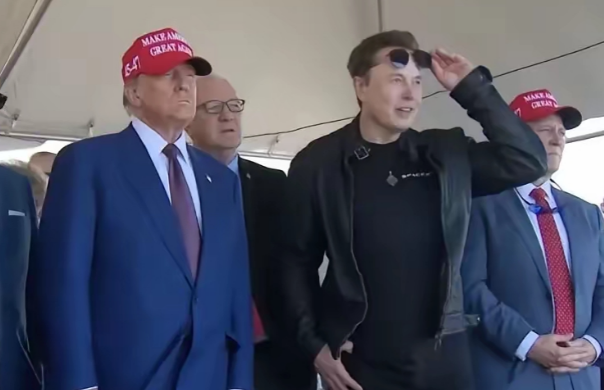 马斯克赢了！特没谱吃惊的发现：美国根本离不开SpaceX。2025年夏季，特