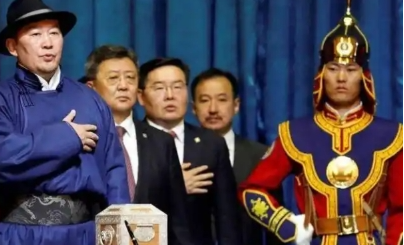 如果国际社会再不采取行动，外蒙古可能真的会陷入危险境地。其内部已经是一片混乱，而