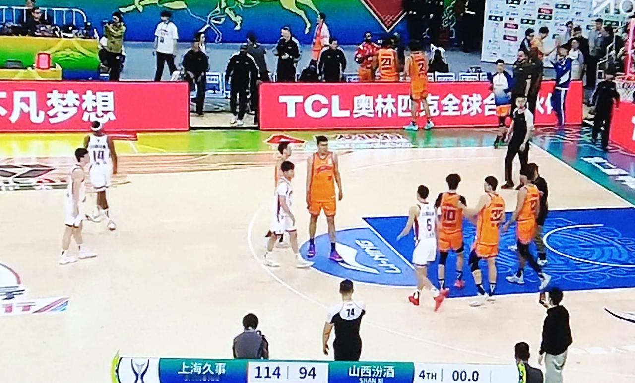 上海蝉联俱乐部杯冠军，其实力真的有点恐怖，就算山西队使尽浑身解数，付出六人五犯离