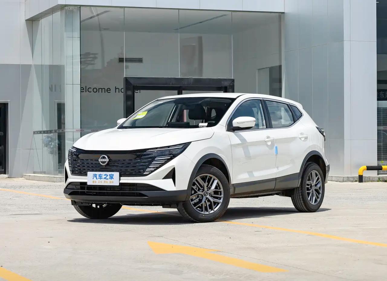 25款逍客开着咋样？咱说点实在的2025款改款日产逍客·荣誉就两款配置，官方