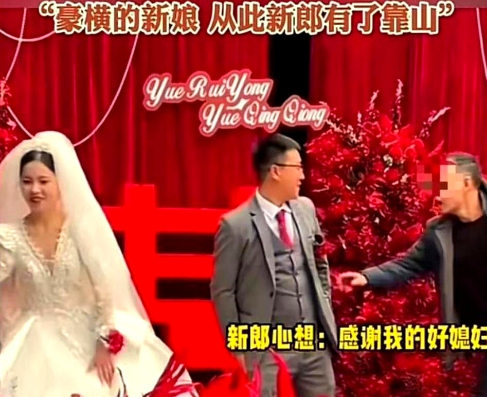 “这个新娘火了！”四川某婚礼现场，有位长辈跟新郎“开玩笑”，倒了一大碗酒让他干掉