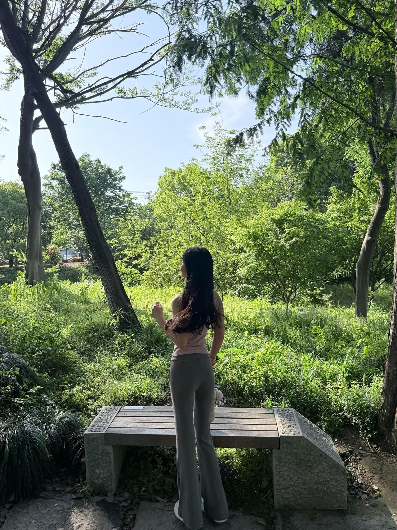 奉劝大家任何时候都不要在孩子面前哭穷。你说家里没钱，孩子就不敢要东西