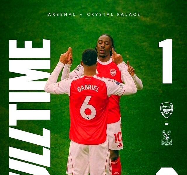 阿森纳不玩花活了。中锋买托尼，后腰盯帕利尼亚，钱砸得实打实。以前控球控到球迷