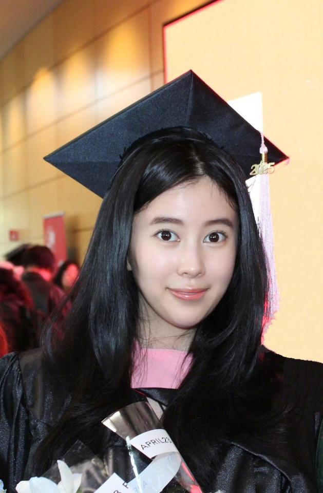 杨子女儿杨海润从伯克利音乐学院毕业，这么普通的一件事居然冲上了热搜榜第一名！真