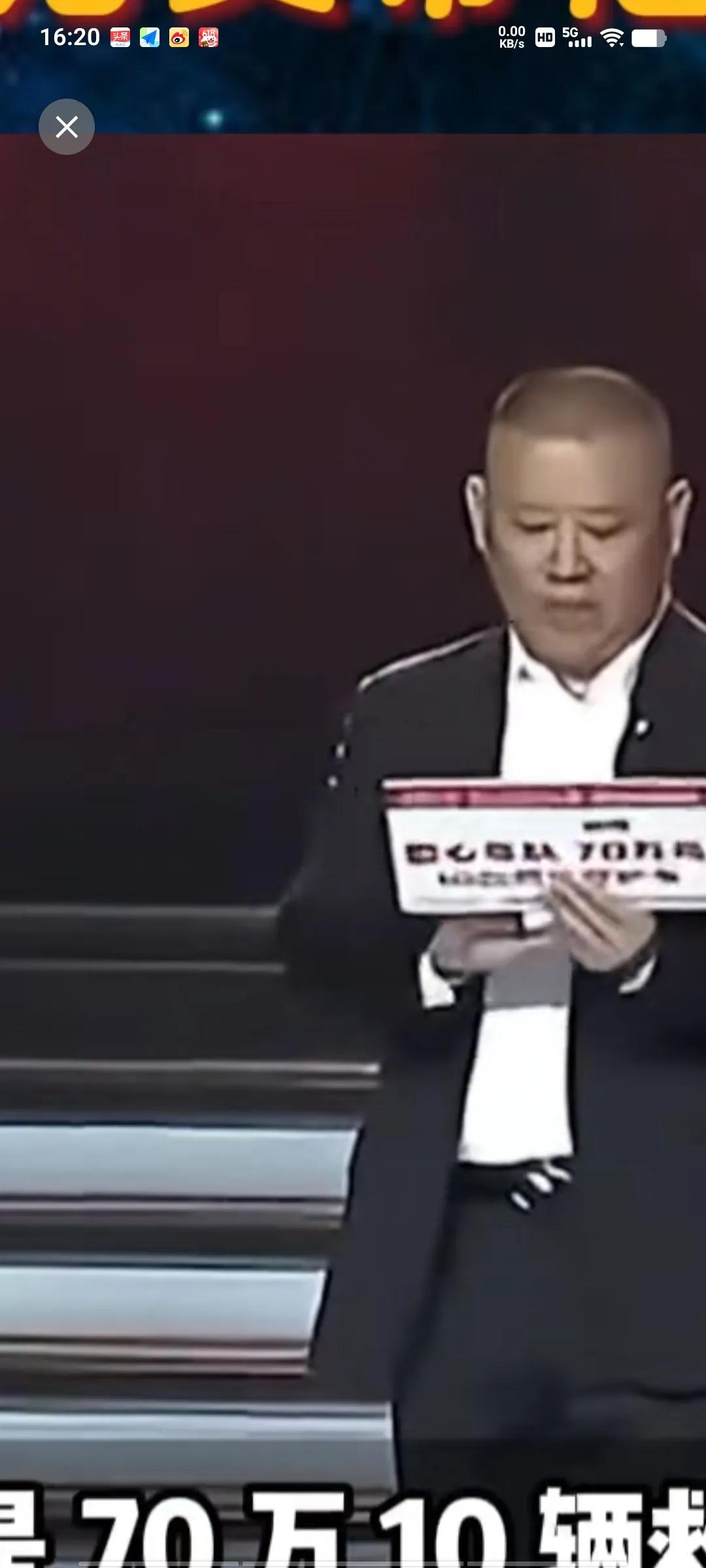 郭德纲两次参加巴莎慈善晚会，就捐了70辆救护车，第一次30辆，第二次40辆，每辆