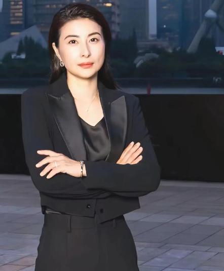 郭晶晶此刻心情，估计比吃了苍蝇还难受。她怎么也没想到，自己只是因为工作太忙，没参