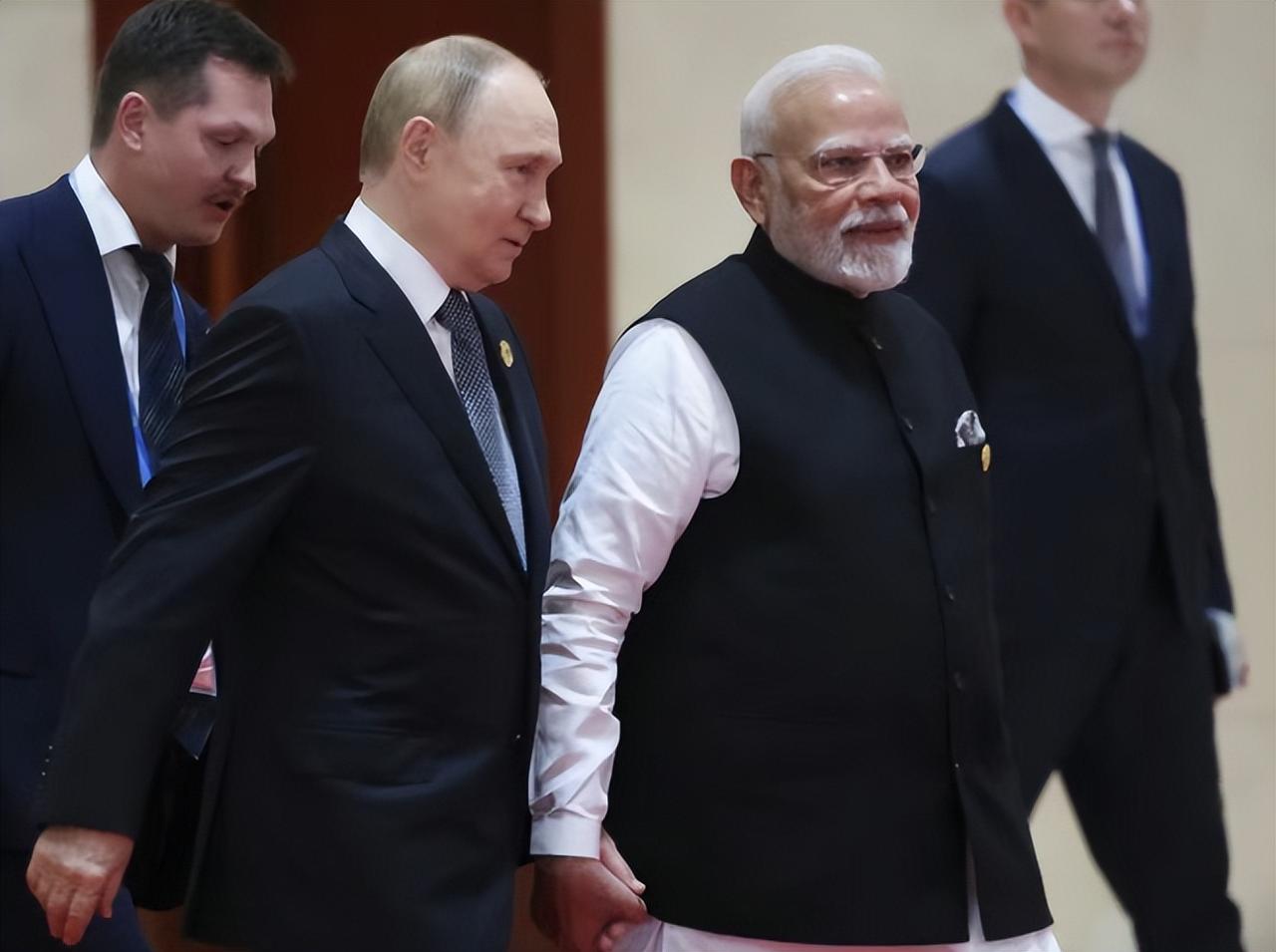 2月5日，俄中之间的石油交易突然传来新动静。据贸易商透露，俄罗斯给中国的石油价格