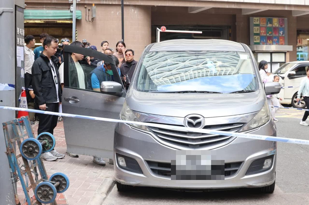 香港二打工人还真是清醒，被三劫匪持刀劫走装在4个旅行篋内的10亿日元，立即报警抓