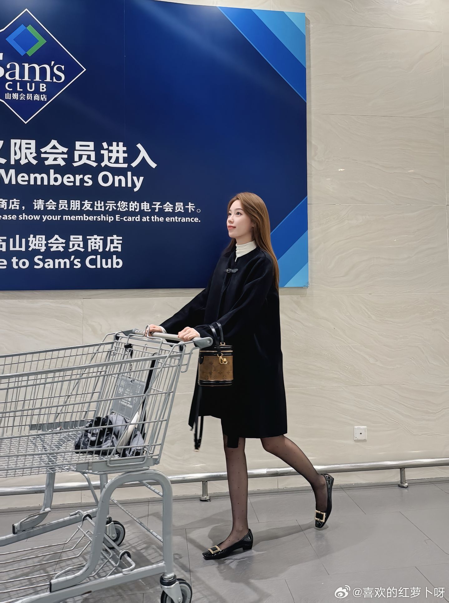 全国多地强降温到底冷不冷？你就看穿搭厚不厚就完了~​​​