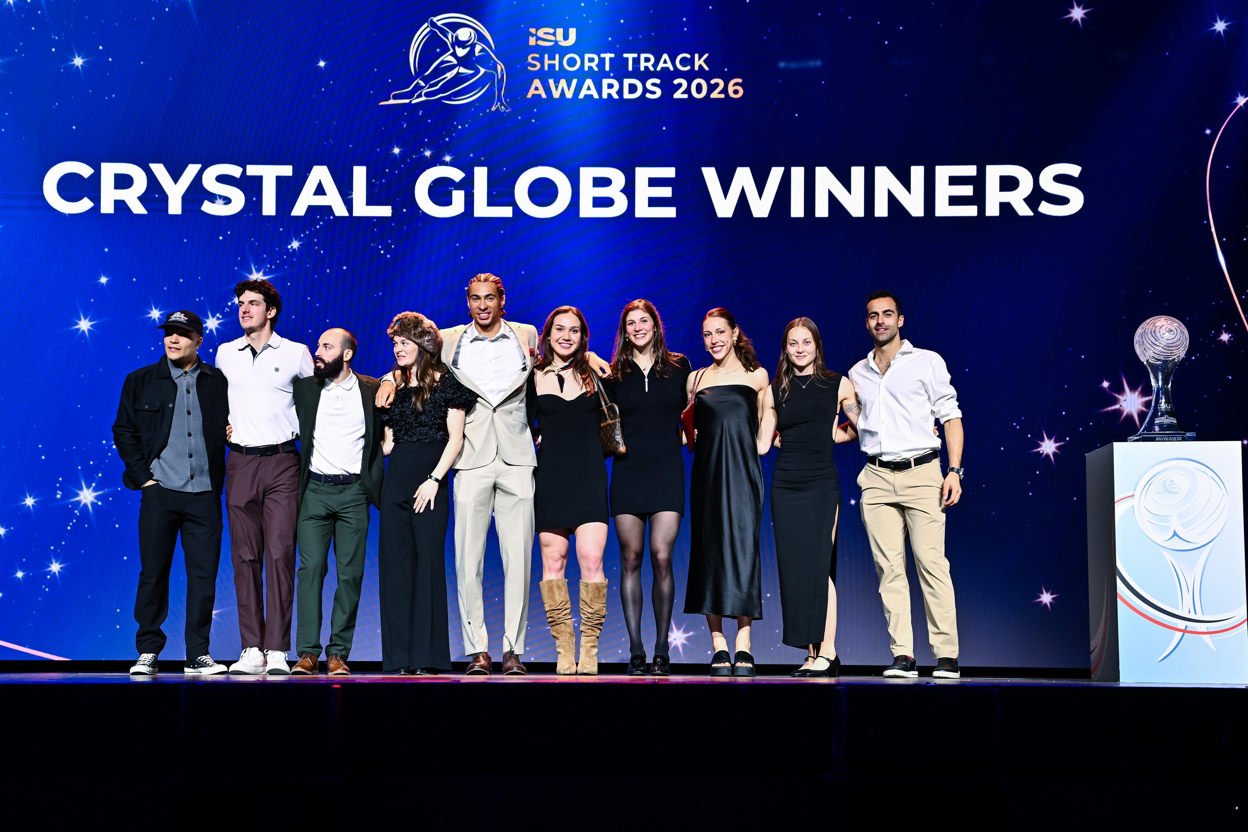 首届国际滑联短道速滑颁奖：最佳新人：林钟彦(韩国)最佳进步奖：纳达里尼(意大利)