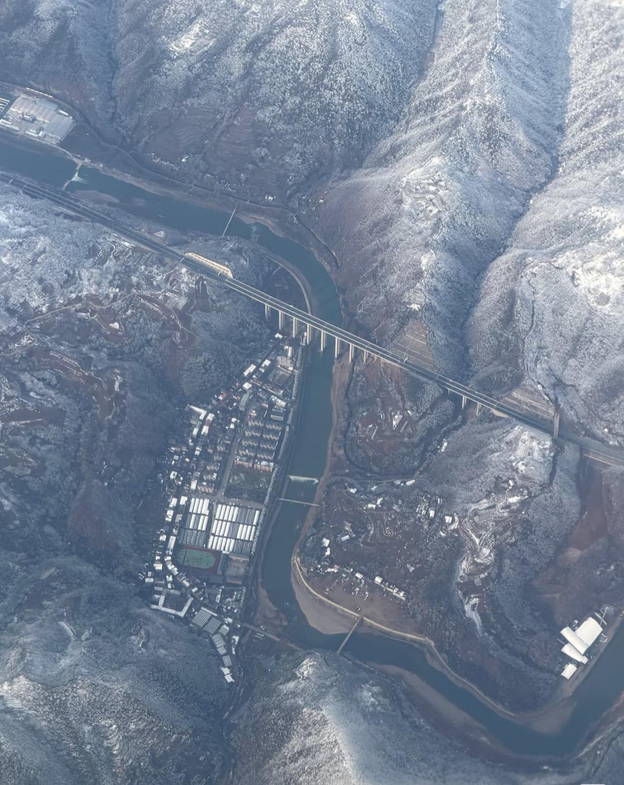 第一次去飞机上给我看懵了，南方人没见过这样的[吐舌头眯眼睛笑][吐舌头眯眼睛笑][吐舌头眯眼睛笑]