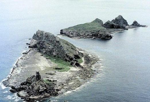 历史多么相似，三一年日本挑衅中国，中国军队虽然开始也有军事演习威慑，但是最后退让