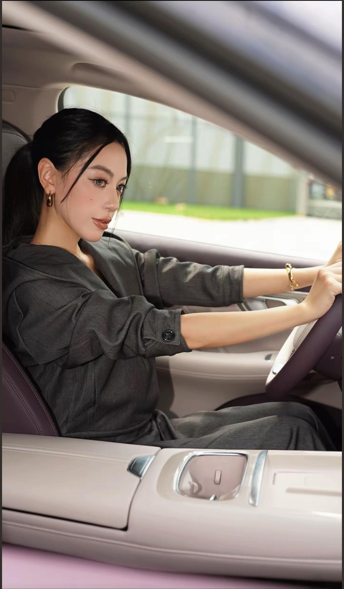 买车时最纠结啥？“续航够不够用”“智驾好不好使”——这届车主的需求，深蓝S0