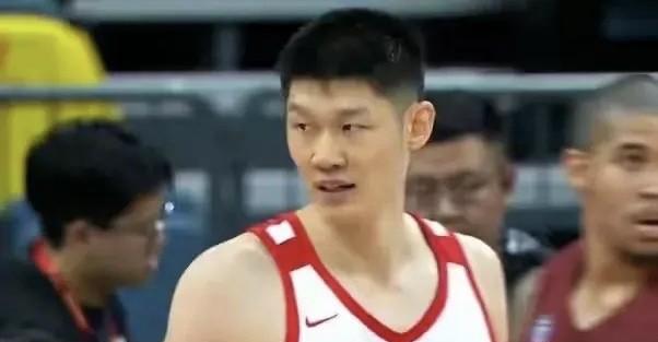 中国男篮77-49委内瑞拉！本场比赛中国男篮表现最好的3位球员。1、胡金秋（1