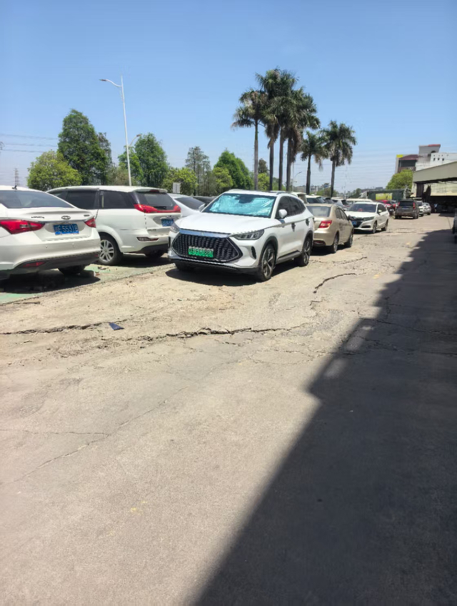 这款爱车是比亚迪宋plusDM-i2021款110KM旗舰plus型，基本是2