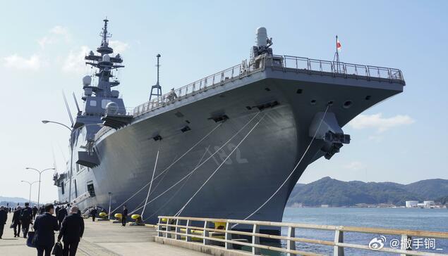 日本海上自卫队昨天新组建了统辖“护卫舰”与处理水雷的扫雷部队等的“水上舰队”，旨