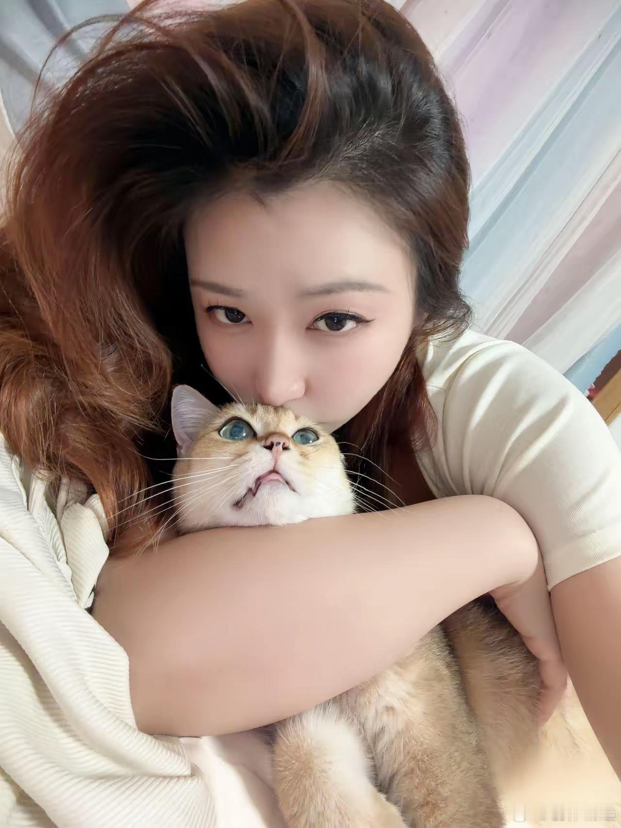 今天去交房租，房东今天跟我谈，她说她儿子38岁，还是单身，房东说我也32岁了，跟