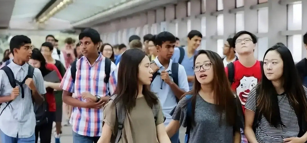 美国华裔为何如此痛恨中国华人世界炸锅了！那些在美国
