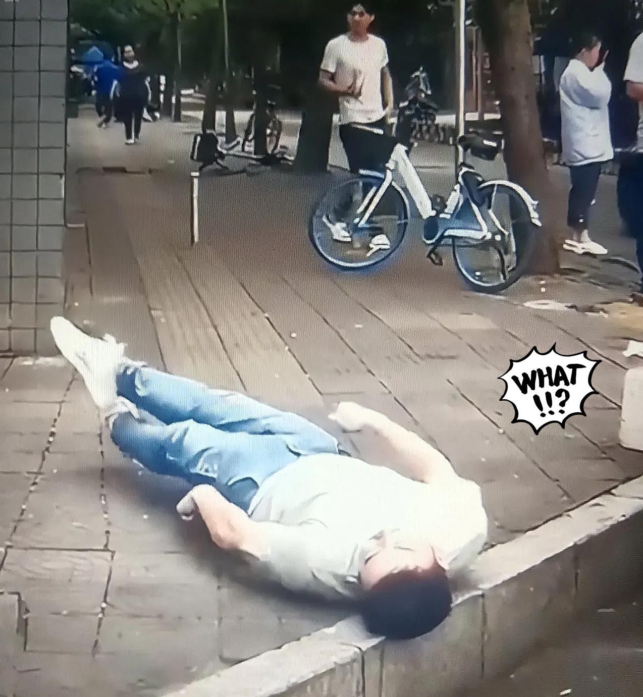 太快了！一个男人走着上班的路，突然头晕目眩栽倒在地，嘴歪眼斜、浑身发僵，连句话都