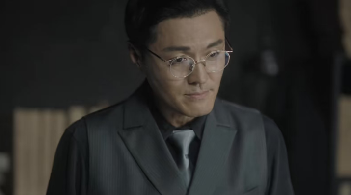 《潜渊》越来越看不懂陆西间了！有时觉得他是假装叛变的，但他跟梁朔针锋相对的样子